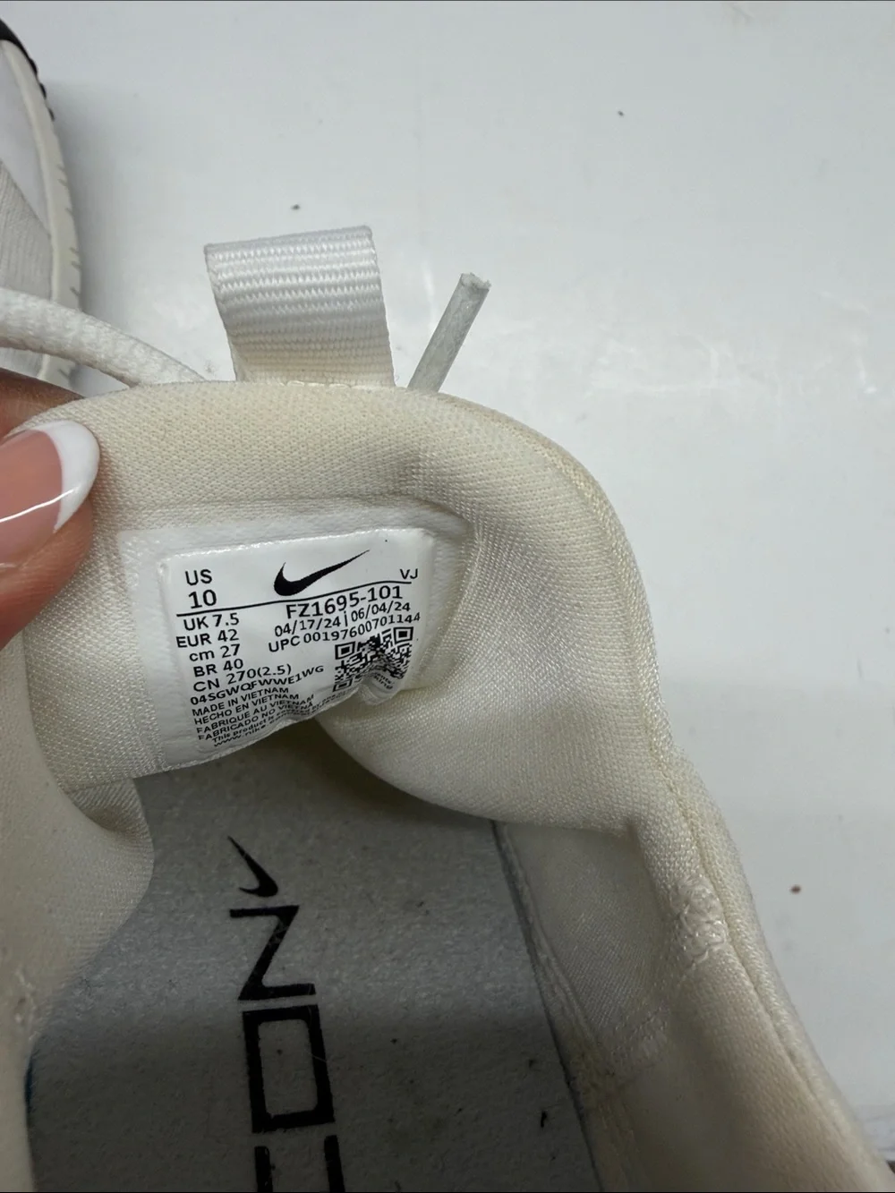 Used Nike Training Free Metcon 6 trainers in white and glitter Women’s size 10